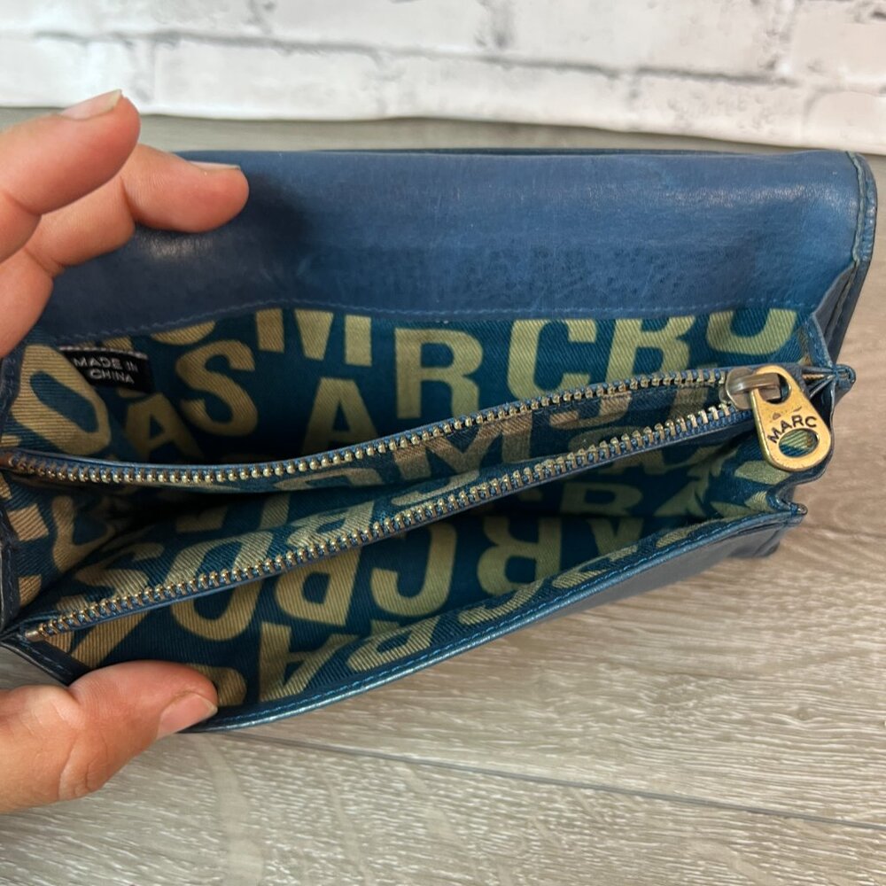 Marc by Marc Jacobs Totally Turnlock flap wallet in blue leather - Picture 7 of 7